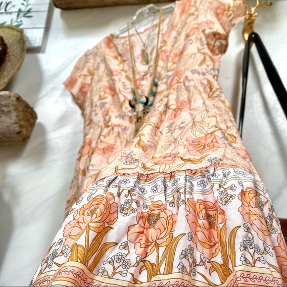 ⭐️SOLD⭐️GORGEOUS Boho dreamy floral dress w blush vibe🌸✨ - Picture 7 of 14